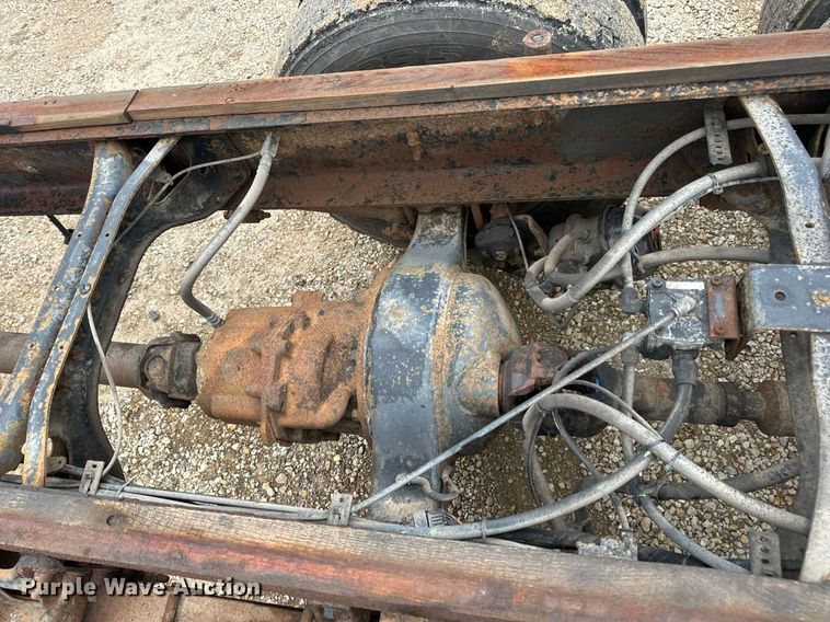 image for item EN4500 2006 International 4400 truck cab and chassis