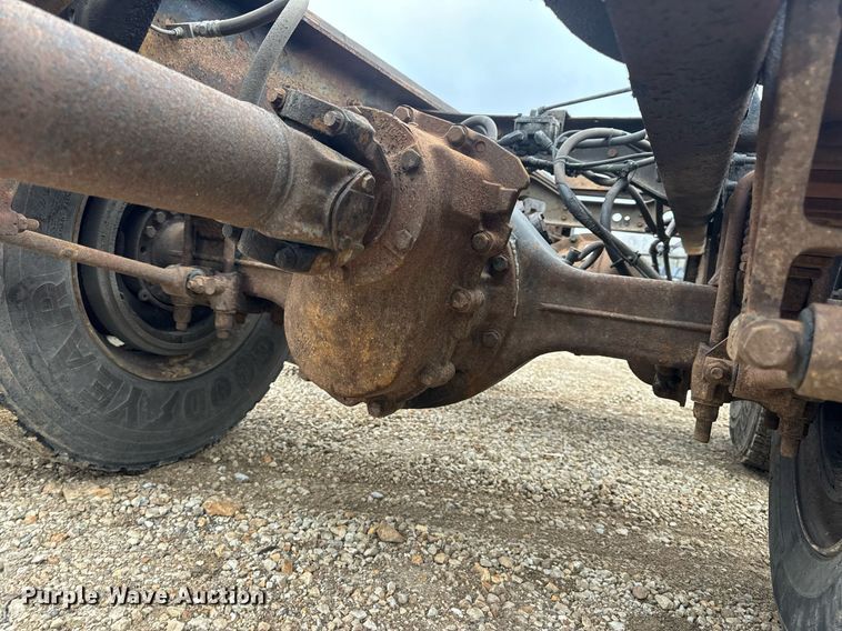 image for item EN4500 2006 International 4400 truck cab and chassis