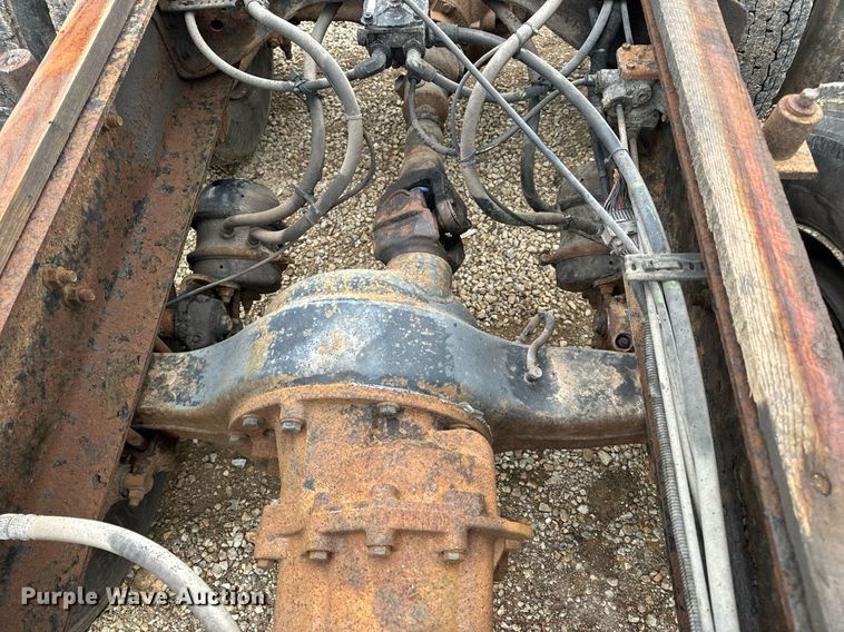 image for item EN4500 2006 International 4400 truck cab and chassis