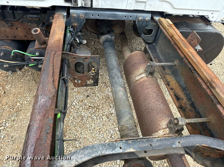 image for item EN4500 2006 International 4400 truck cab and chassis