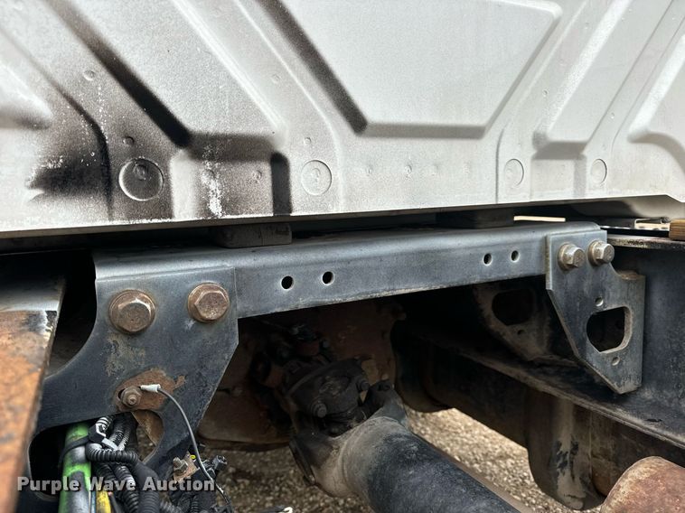 image for item EN4500 2006 International 4400 truck cab and chassis