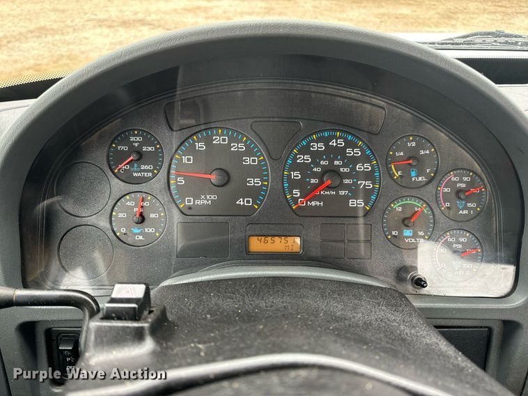 image for item EN4500 2006 International 4400 truck cab and chassis