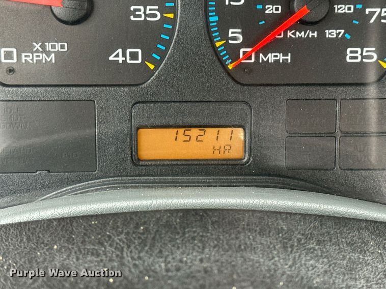 image for item EN4500 2006 International 4400 truck cab and chassis