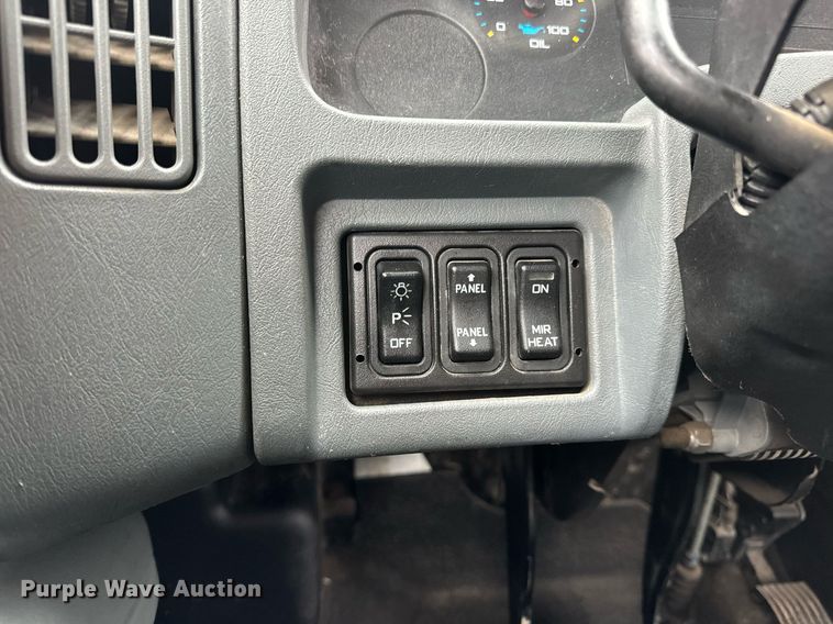 image for item EN4500 2006 International 4400 truck cab and chassis