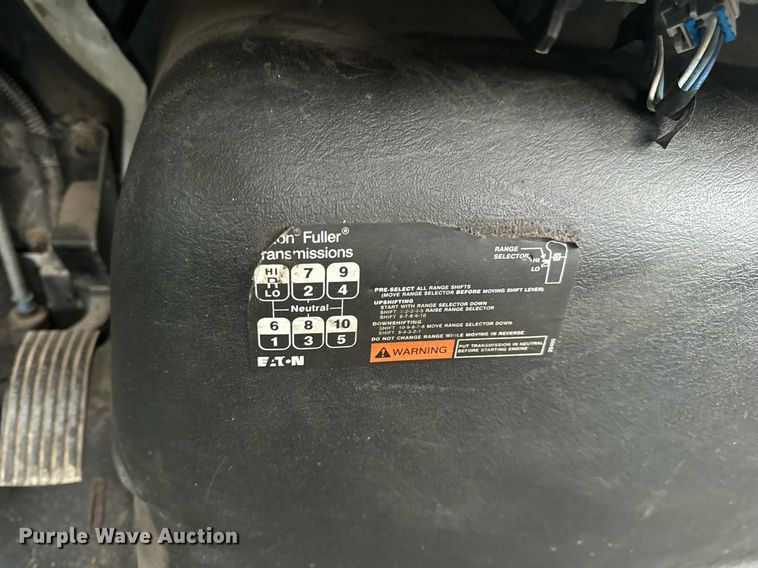 image for item EN4500 2006 International 4400 truck cab and chassis