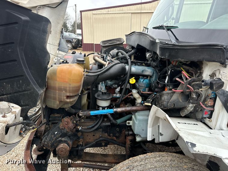 image for item EN4500 2006 International 4400 truck cab and chassis