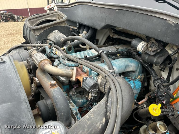 image for item EN4500 2006 International 4400 truck cab and chassis