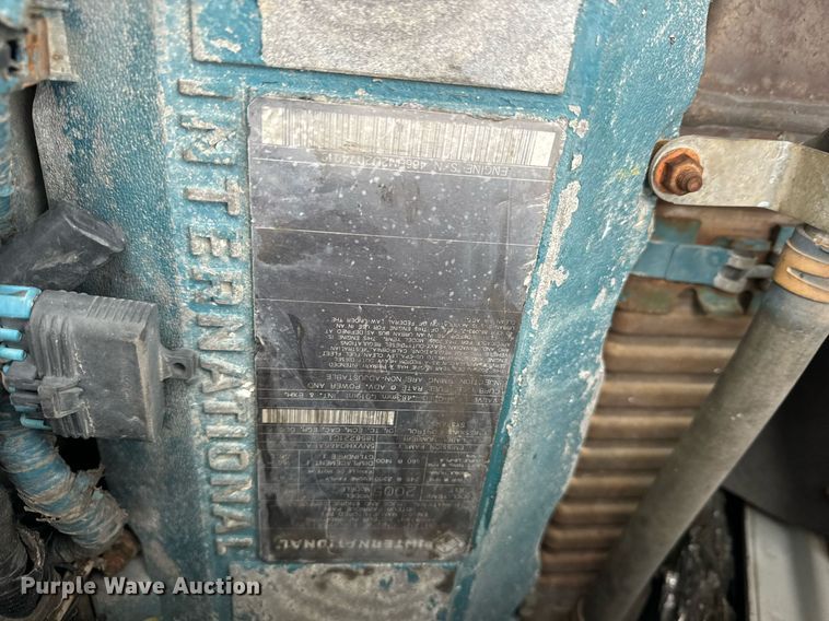 image for item EN4500 2006 International 4400 truck cab and chassis