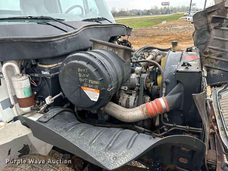 image for item EN4500 2006 International 4400 truck cab and chassis