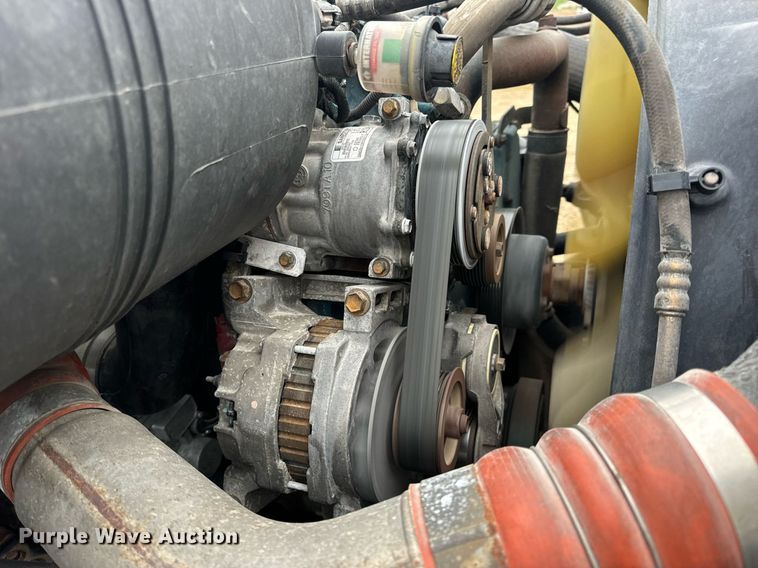 image for item EN4500 2006 International 4400 truck cab and chassis