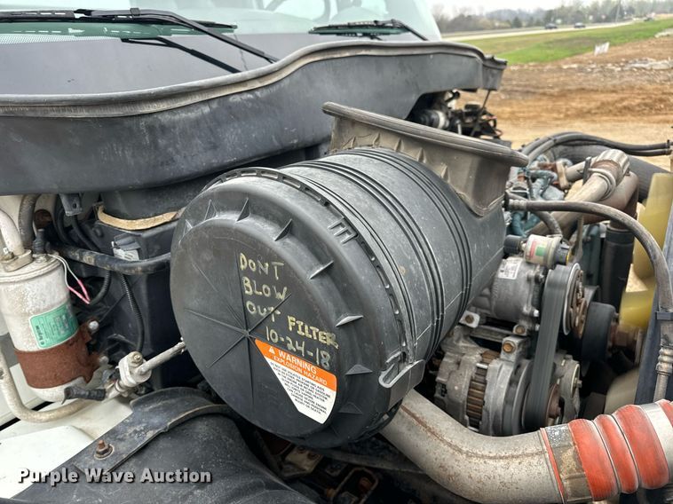 image for item EN4500 2006 International 4400 truck cab and chassis