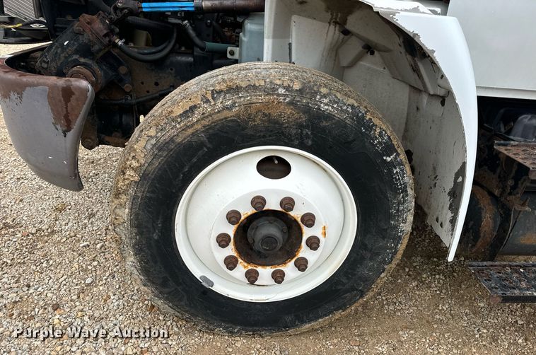 image for item EN4500 2006 International 4400 truck cab and chassis