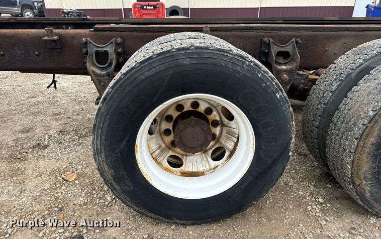 image for item EN4500 2006 International 4400 truck cab and chassis