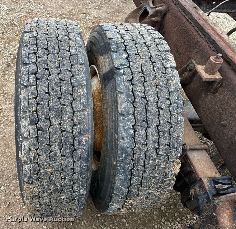 image for item EN4500 2006 International 4400 truck cab and chassis