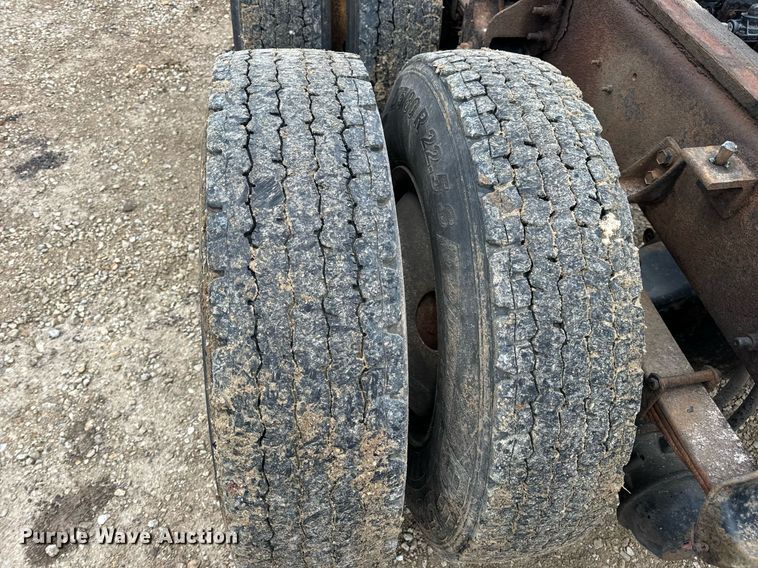 image for item EN4500 2006 International 4400 truck cab and chassis