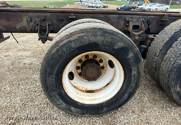 image for item EN4500 2006 International 4400 truck cab and chassis