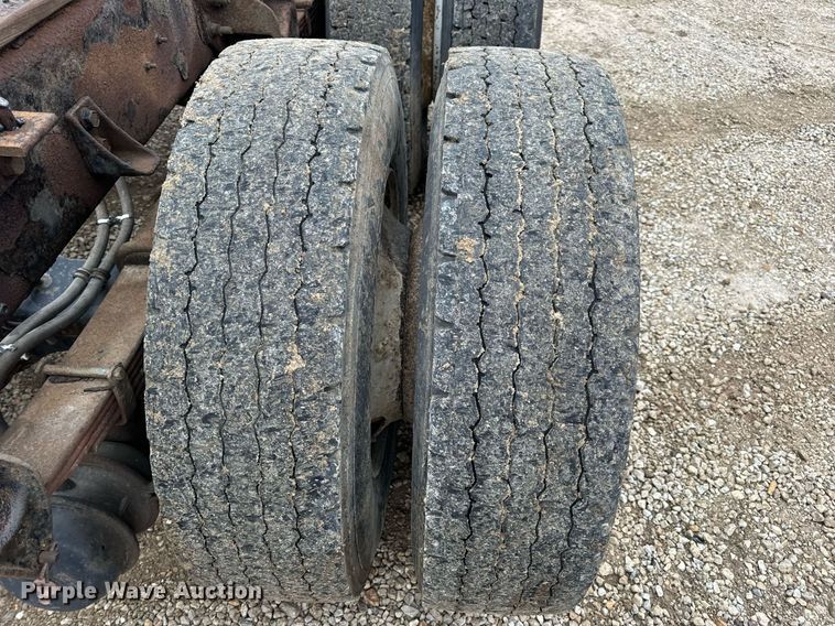 image for item EN4500 2006 International 4400 truck cab and chassis