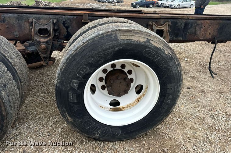 image for item EN4500 2006 International 4400 truck cab and chassis