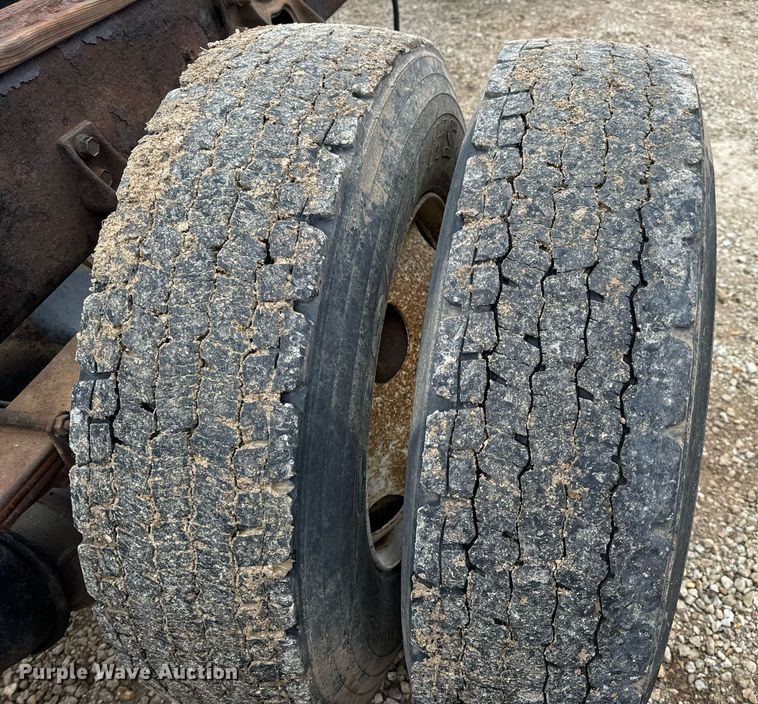 image for item EN4500 2006 International 4400 truck cab and chassis