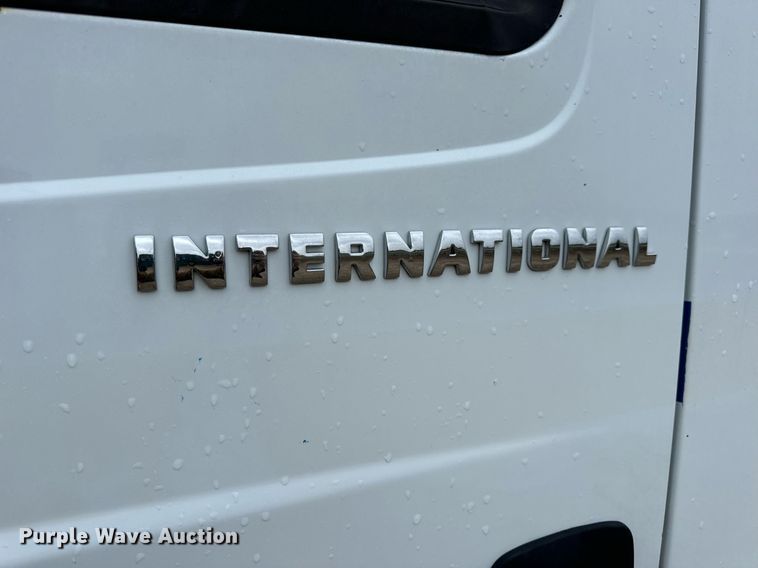 image for item EN4500 2006 International 4400 truck cab and chassis