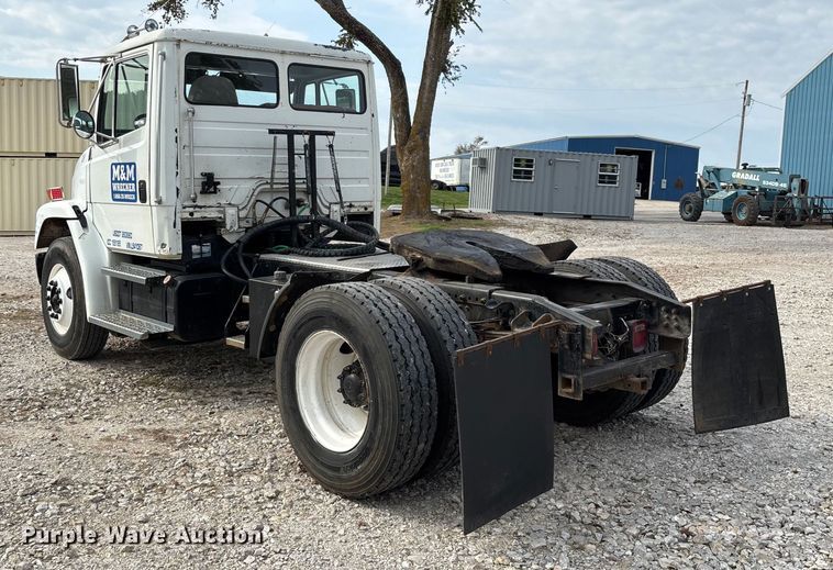 image for item EN5604 1995 Freightliner FL70 semi truck