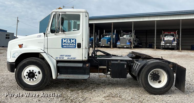 image for item EN5604 1995 Freightliner FL70 semi truck