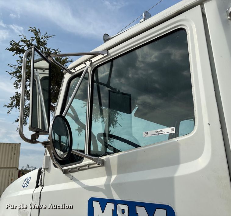 image for item EN5604 1995 Freightliner FL70 semi truck