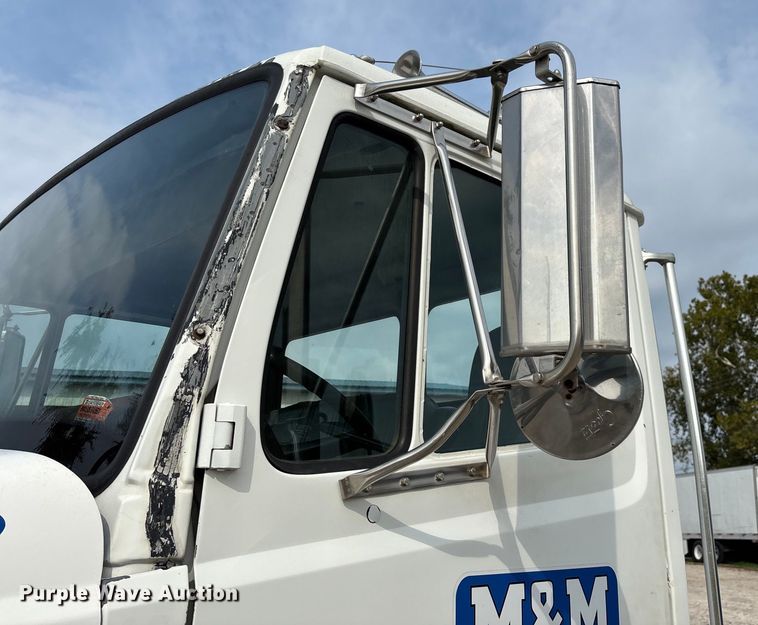 image for item EN5604 1995 Freightliner FL70 semi truck