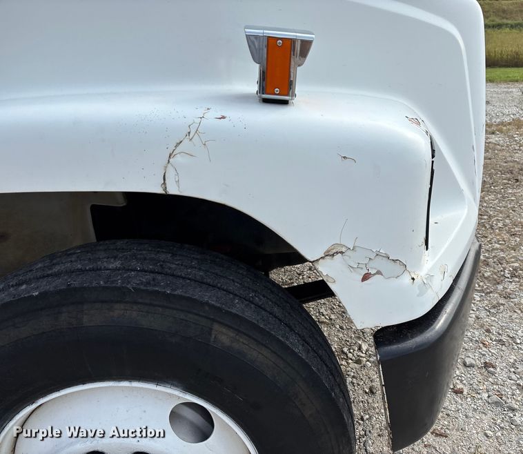 image for item EN5604 1995 Freightliner FL70 semi truck