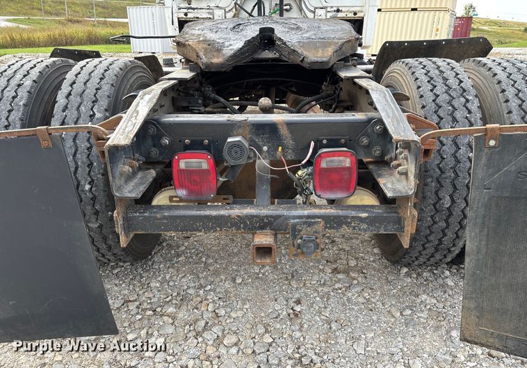 image for item EN5604 1995 Freightliner FL70 semi truck