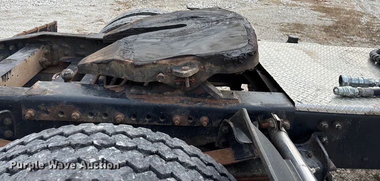 image for item EN5604 1995 Freightliner FL70 semi truck