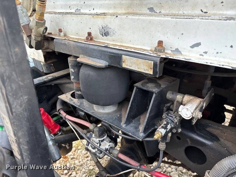 image for item EN5604 1995 Freightliner FL70 semi truck