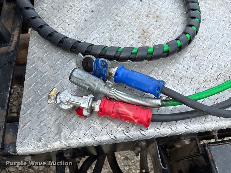 image for item EN5604 1995 Freightliner FL70 semi truck