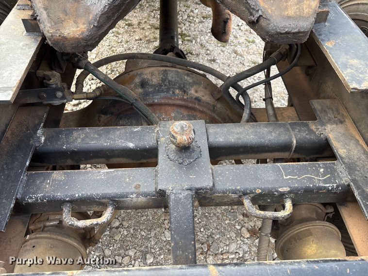 image for item EN5604 1995 Freightliner FL70 semi truck