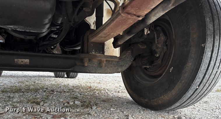 image for item EN5604 1995 Freightliner FL70 semi truck