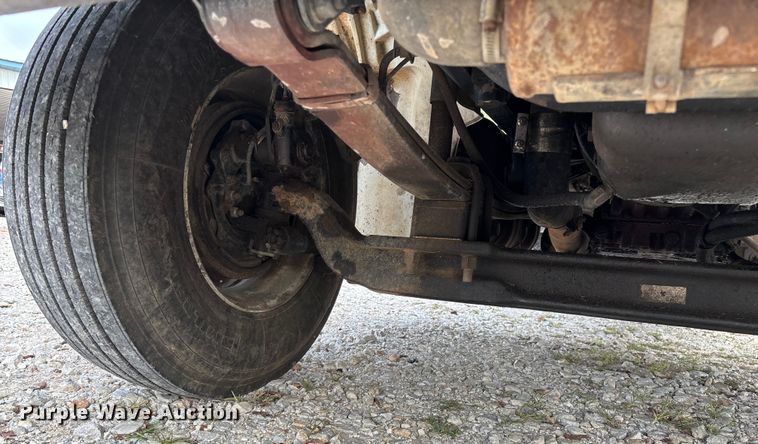 image for item EN5604 1995 Freightliner FL70 semi truck