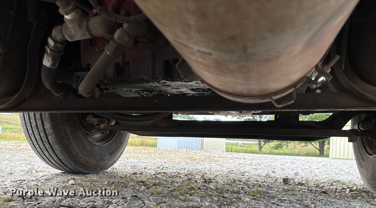 image for item EN5604 1995 Freightliner FL70 semi truck