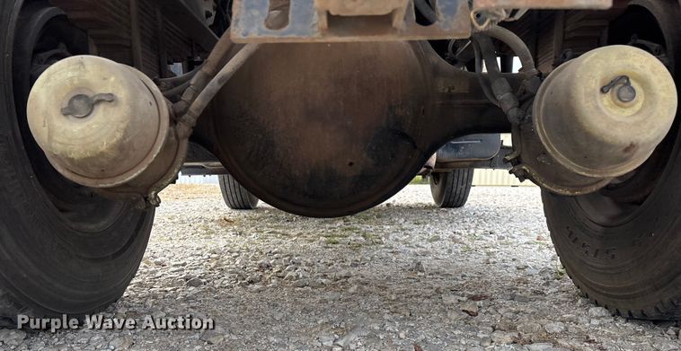 image for item EN5604 1995 Freightliner FL70 semi truck