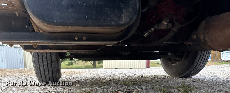 image for item EN5604 1995 Freightliner FL70 semi truck