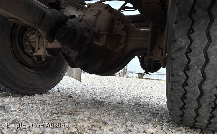 image for item EN5604 1995 Freightliner FL70 semi truck