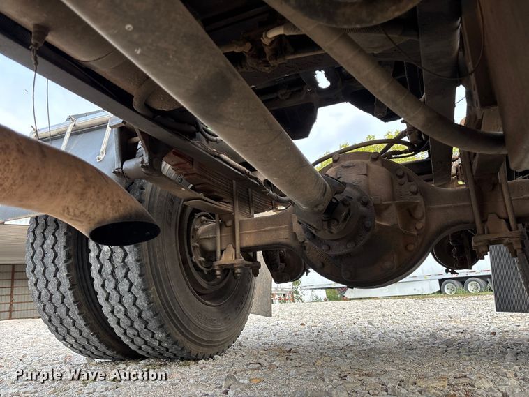 image for item EN5604 1995 Freightliner FL70 semi truck