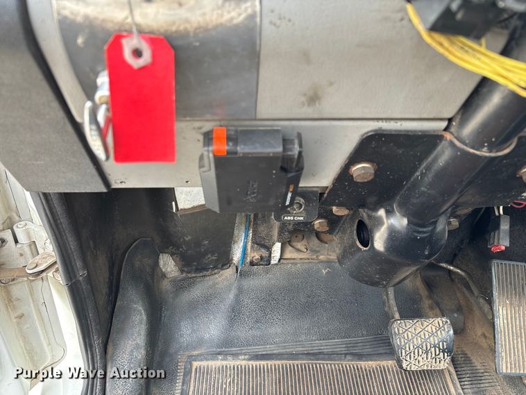 image for item EN5604 1995 Freightliner FL70 semi truck