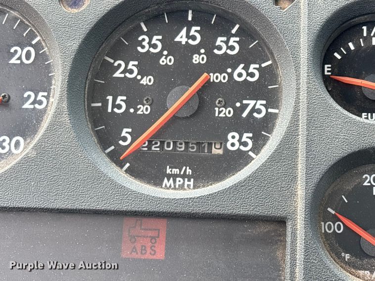 image for item EN5604 1995 Freightliner FL70 semi truck