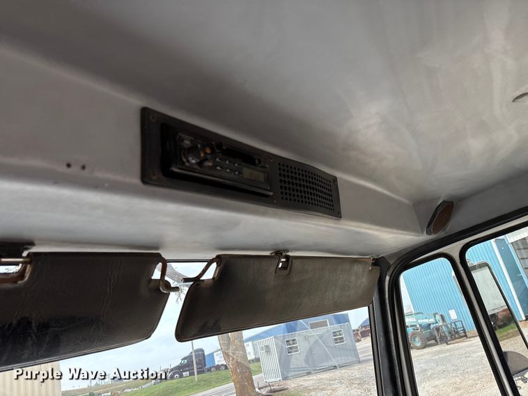 image for item EN5604 1995 Freightliner FL70 semi truck