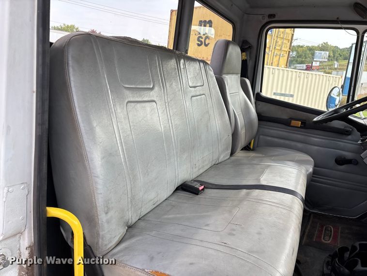 image for item EN5604 1995 Freightliner FL70 semi truck