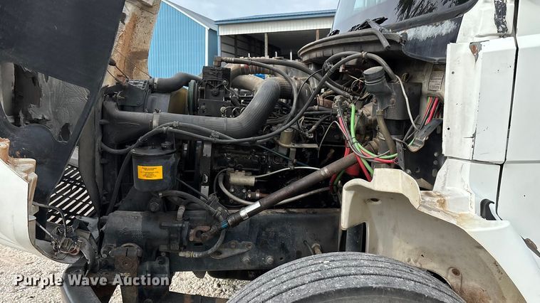 image for item EN5604 1995 Freightliner FL70 semi truck