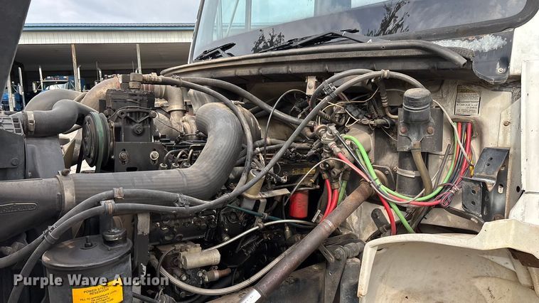 image for item EN5604 1995 Freightliner FL70 semi truck