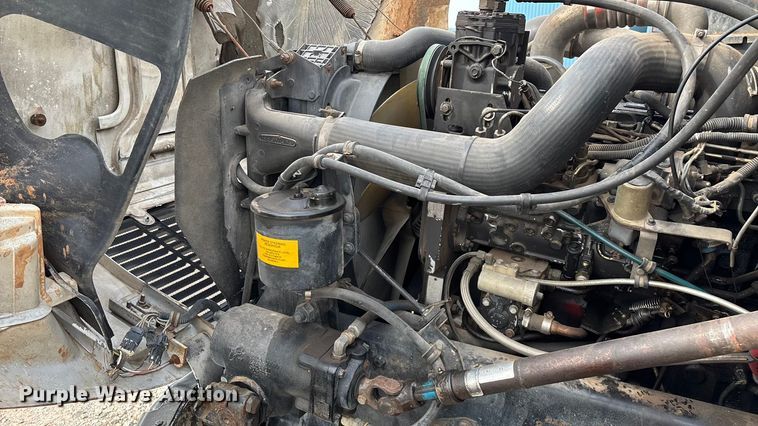 image for item EN5604 1995 Freightliner FL70 semi truck