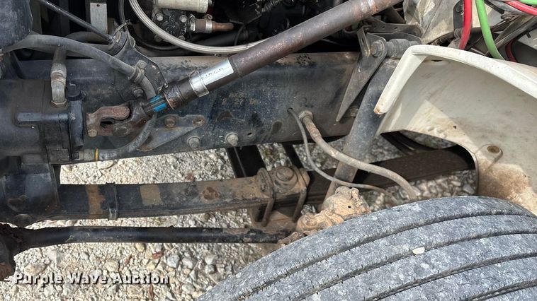 image for item EN5604 1995 Freightliner FL70 semi truck