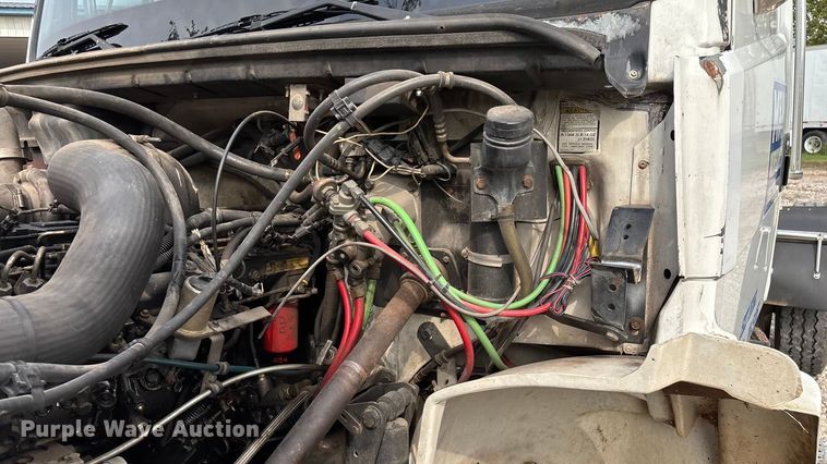 image for item EN5604 1995 Freightliner FL70 semi truck